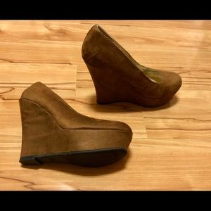 Mossimo brown suede 5” wedges 8.5
